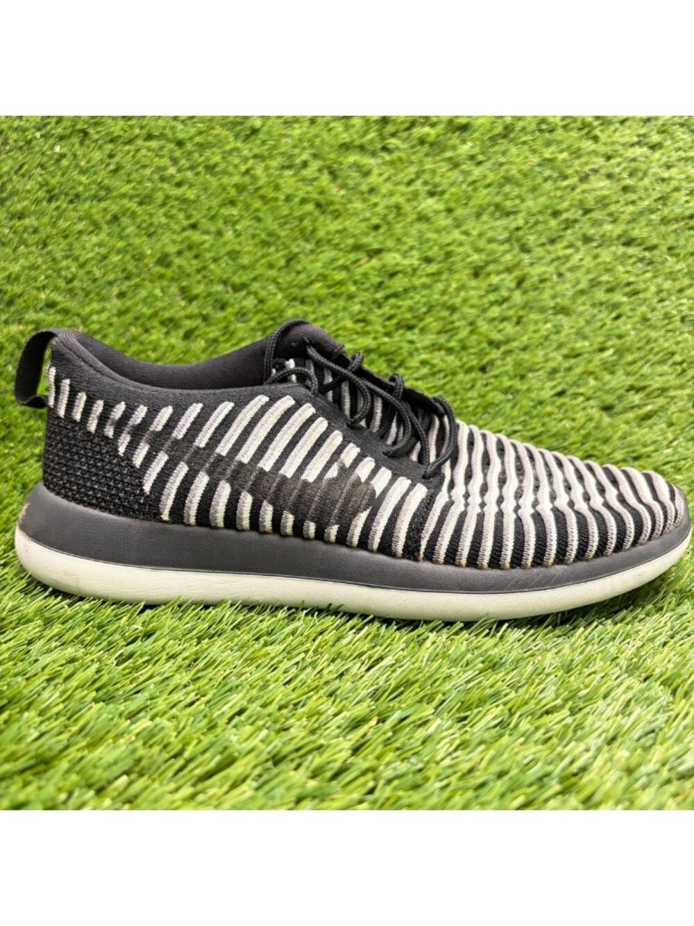 Nike Roshe Two Flyknit Womens Size 7.5 Black White Gray Running Shoes Sneakers